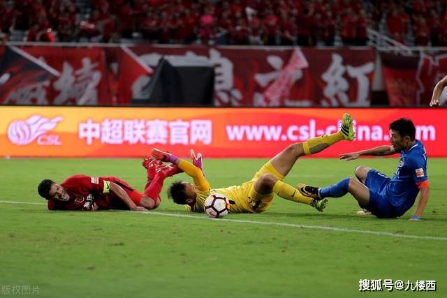凯尔登和杰林威对抗后者倒地 被吹犯规凯尔登大喊冤枉：NO！