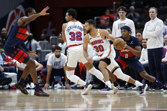 美记：揭幕战我全猜对了 圣诞大战没安排76人对阵绿军有些遗憾
